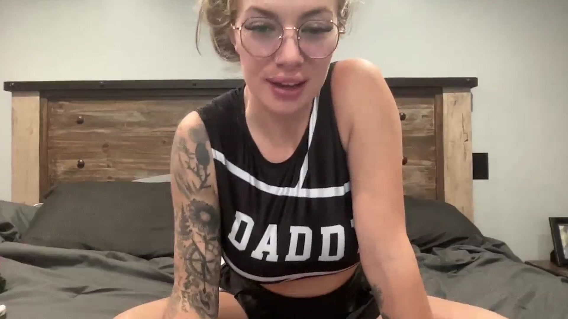 Gallery image thumbnail from Outlawsue_528's myfreecams stream on, 10/23/2023, 19:28 image 11 of 20