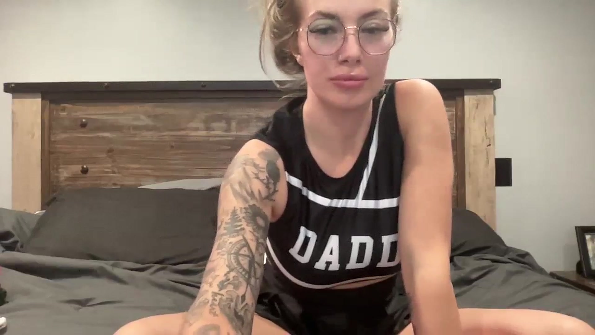 Gallery image thumbnail from Outlawsue_528's myfreecams stream on, 10/23/2023, 19:28 image 12 of 20