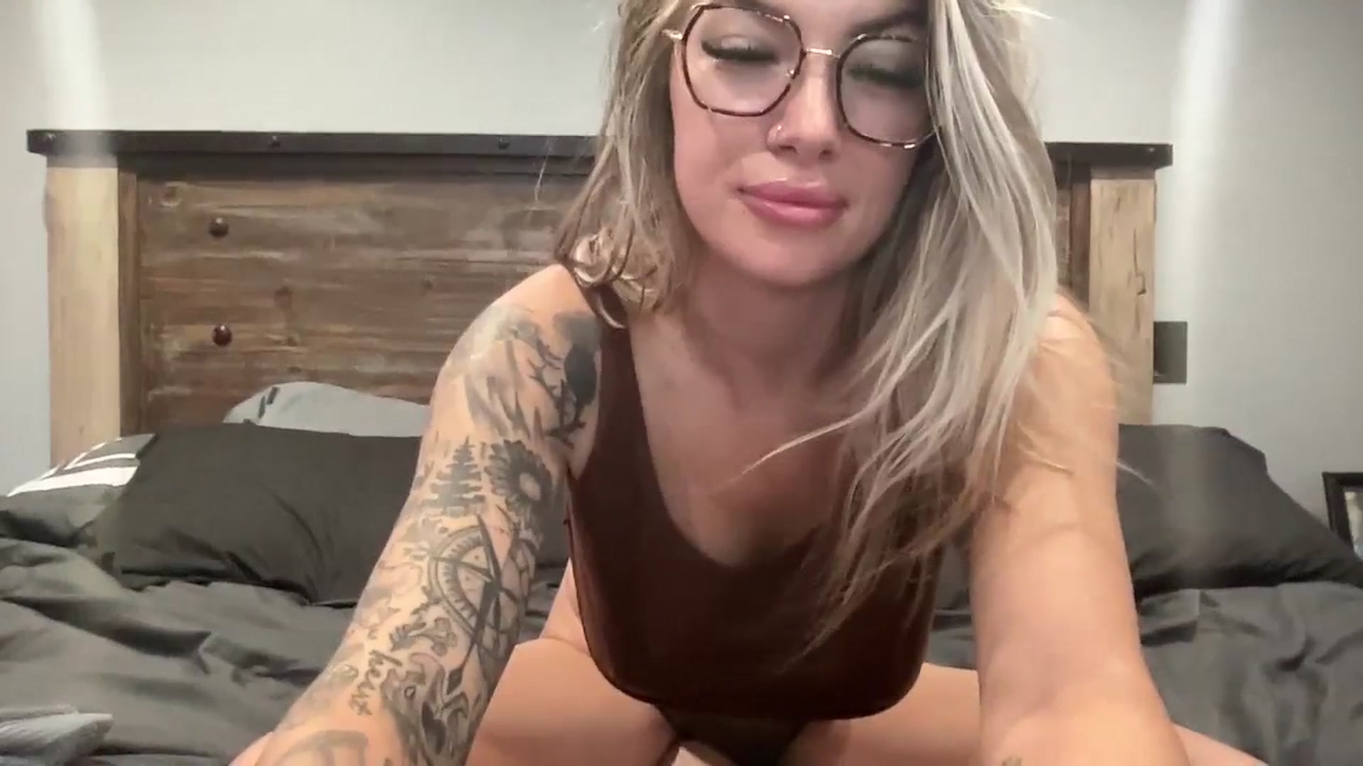 Gallery image thumbnail from Outlawsue_528's myfreecams stream on, 10/28/2023, 20:29 image 20 of 20