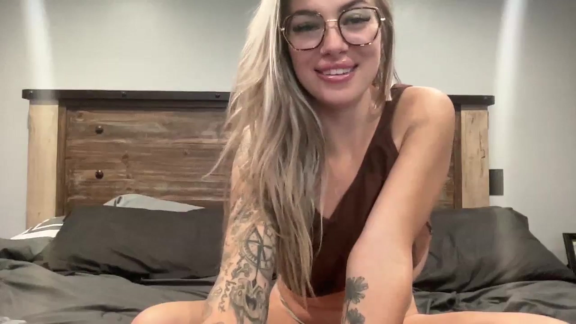Gallery image thumbnail from Outlawsue_528's myfreecams stream on, 10/28/2023, 20:29 image 4 of 20