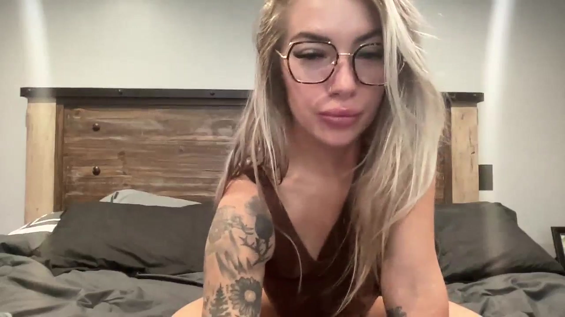 Gallery image thumbnail from Outlawsue_528's myfreecams stream on, 10/28/2023, 20:29 image 6 of 20