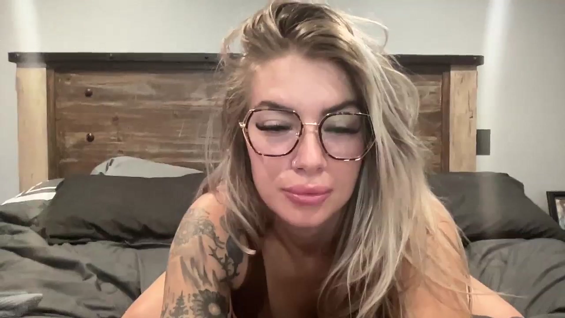 Gallery image thumbnail from Outlawsue_528's myfreecams stream on, 10/28/2023, 20:29 image 17 of 20