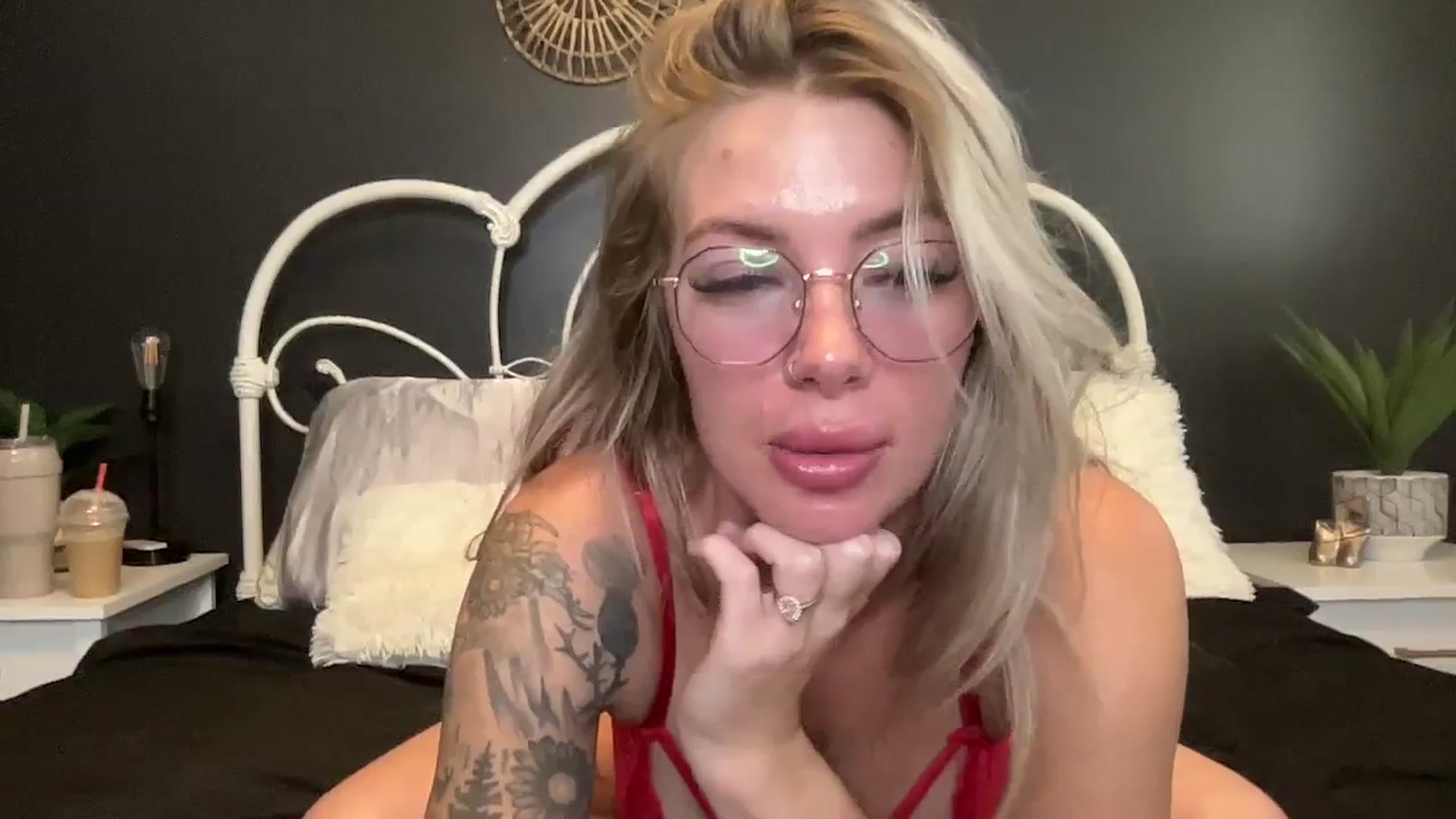 Gallery image thumbnail from Outlawsue_528's myfreecams stream on, 11/02/2023, 20:03 image 11 of 20