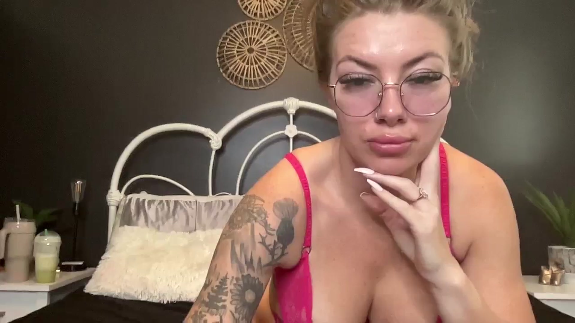 Gallery image thumbnail from Outlawsue_528's myfreecams stream on, 11/05/2023, 17:40 image 19 of 20