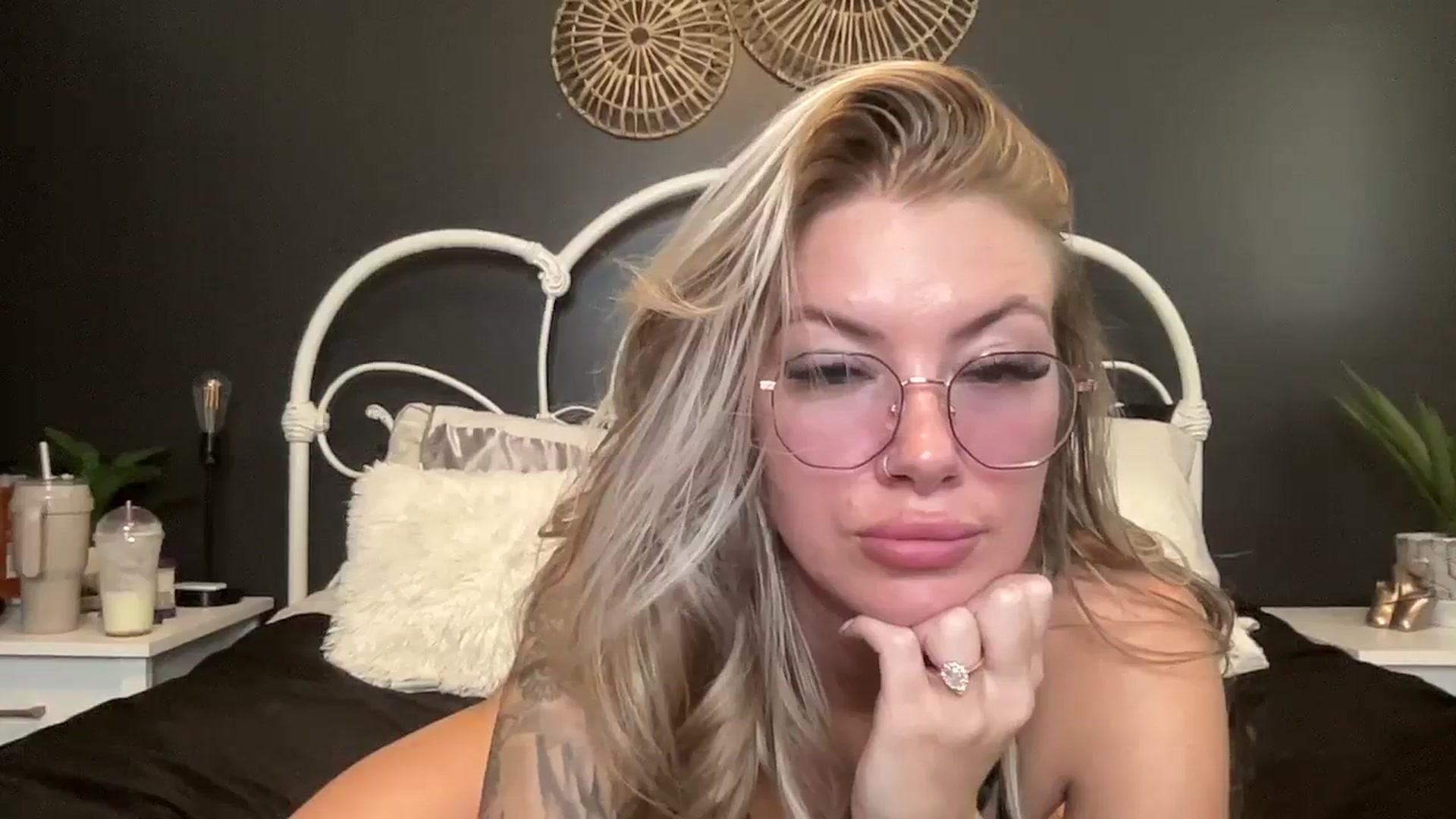 Gallery image thumbnail from Outlawsue_528's myfreecams stream on, 11/06/2023, 20:11 image 11 of 20