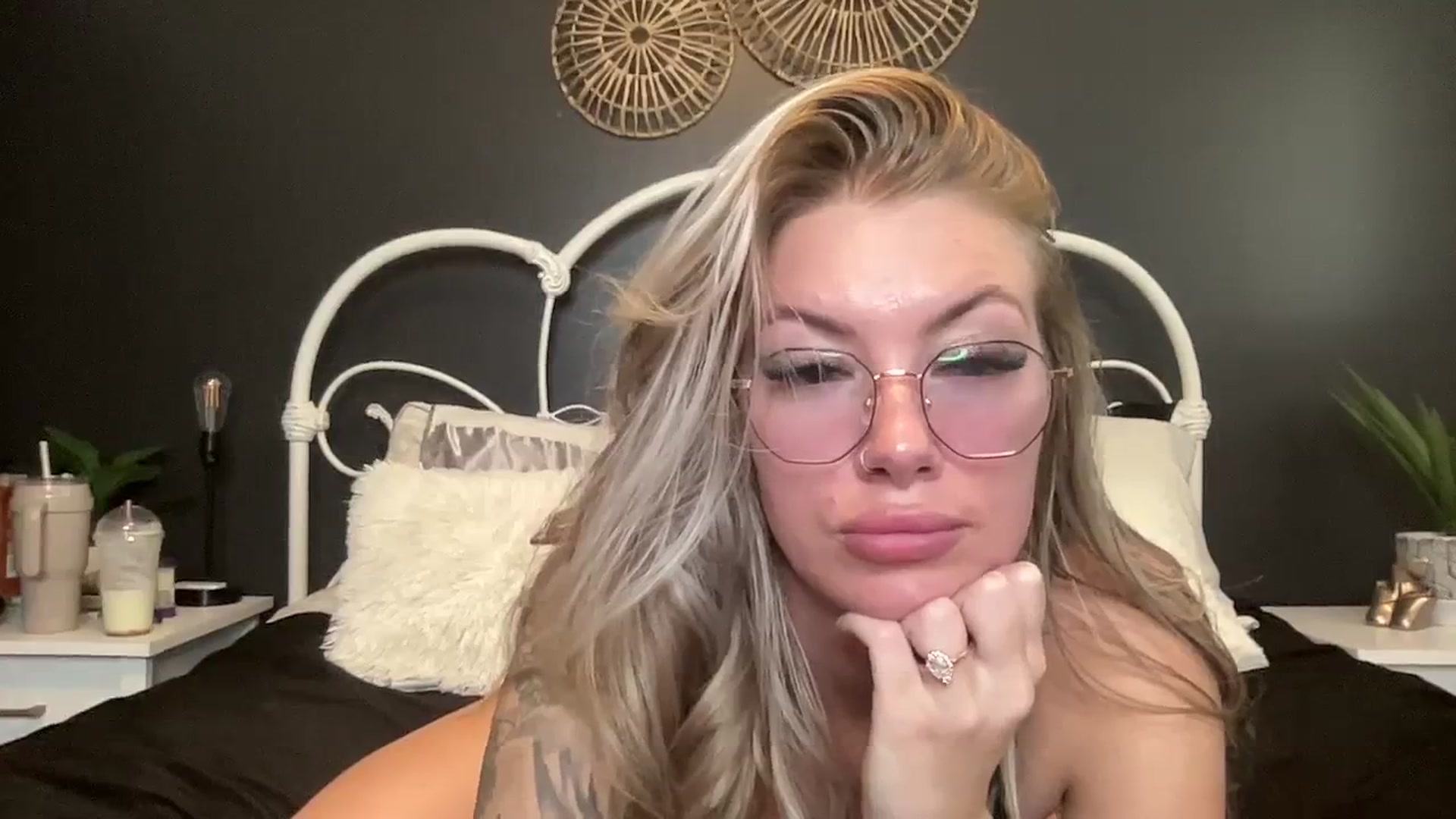 Gallery image thumbnail from Outlawsue_528's myfreecams stream on, 11/06/2023, 20:11 image 12 of 20