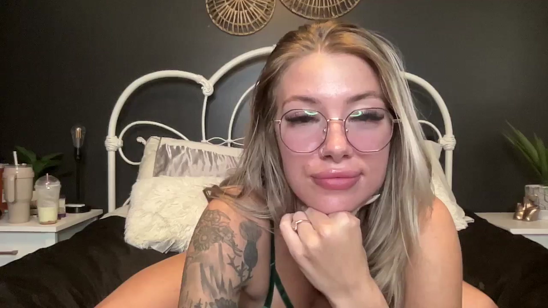Gallery image thumbnail from Outlawsue_528's myfreecams stream on, 11/06/2023, 21:05 image 8 of 20