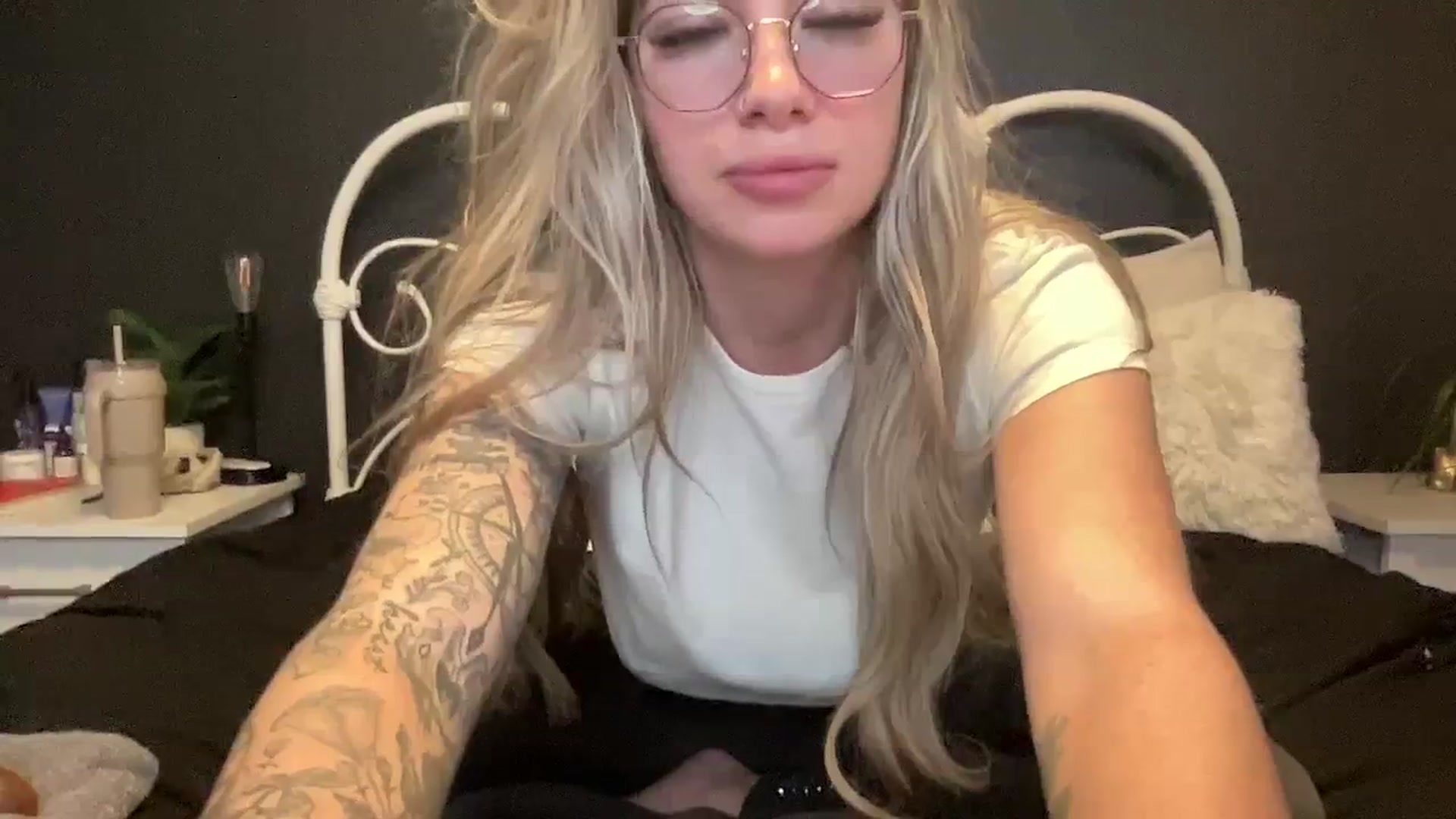 Gallery image thumbnail from Outlawsue_528's myfreecams stream on, 01/04/2024, 06:50 image 20 of 20