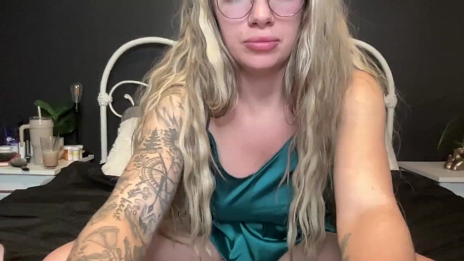 Gallery image thumbnail from Outlawsue_528's myfreecams stream on, 01/25/2024, 07:50 image 2 of 20