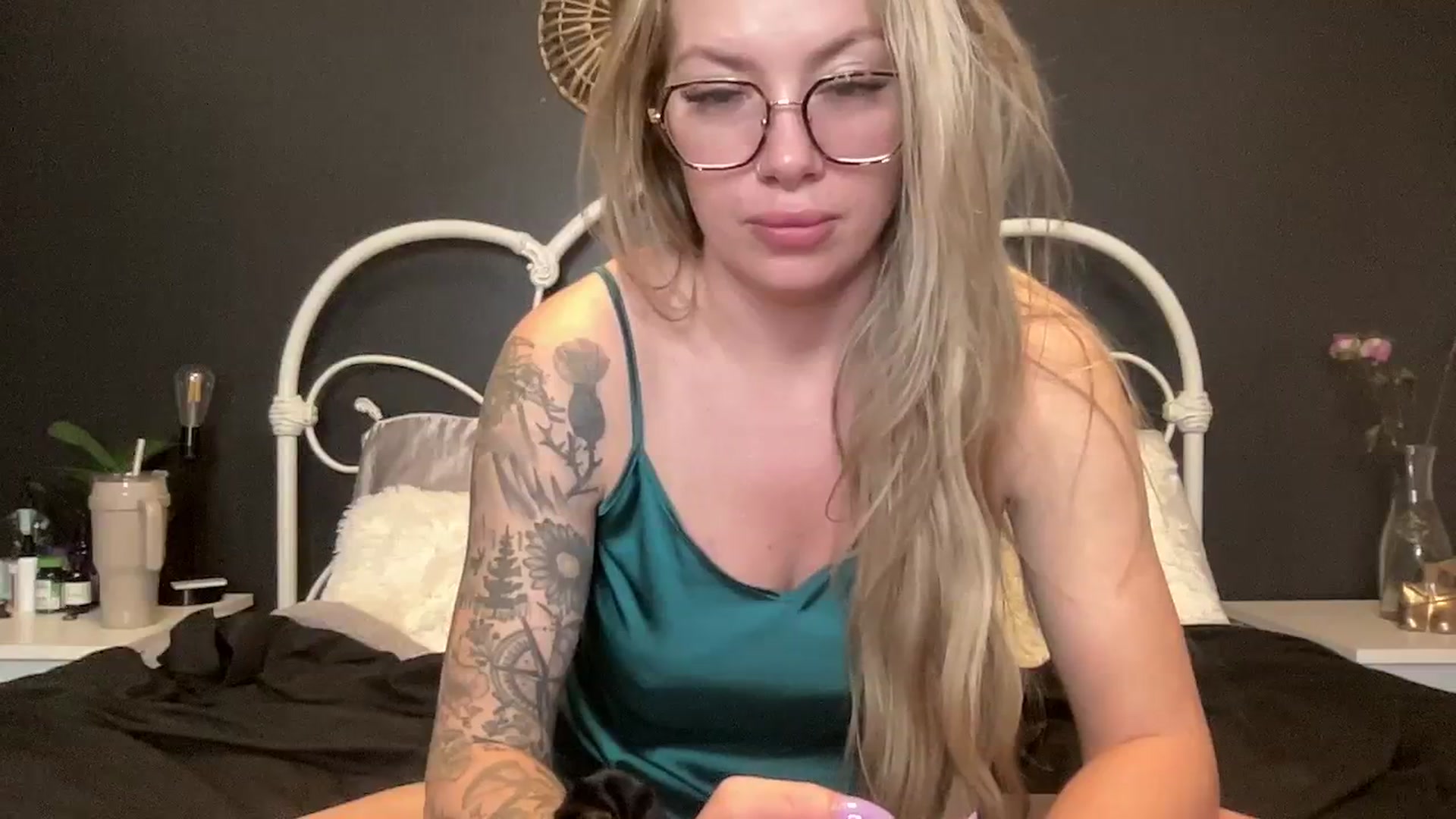 Gallery image thumbnail from Outlawsue_528's myfreecams stream on, 02/21/2024, 06:24 image 9 of 20