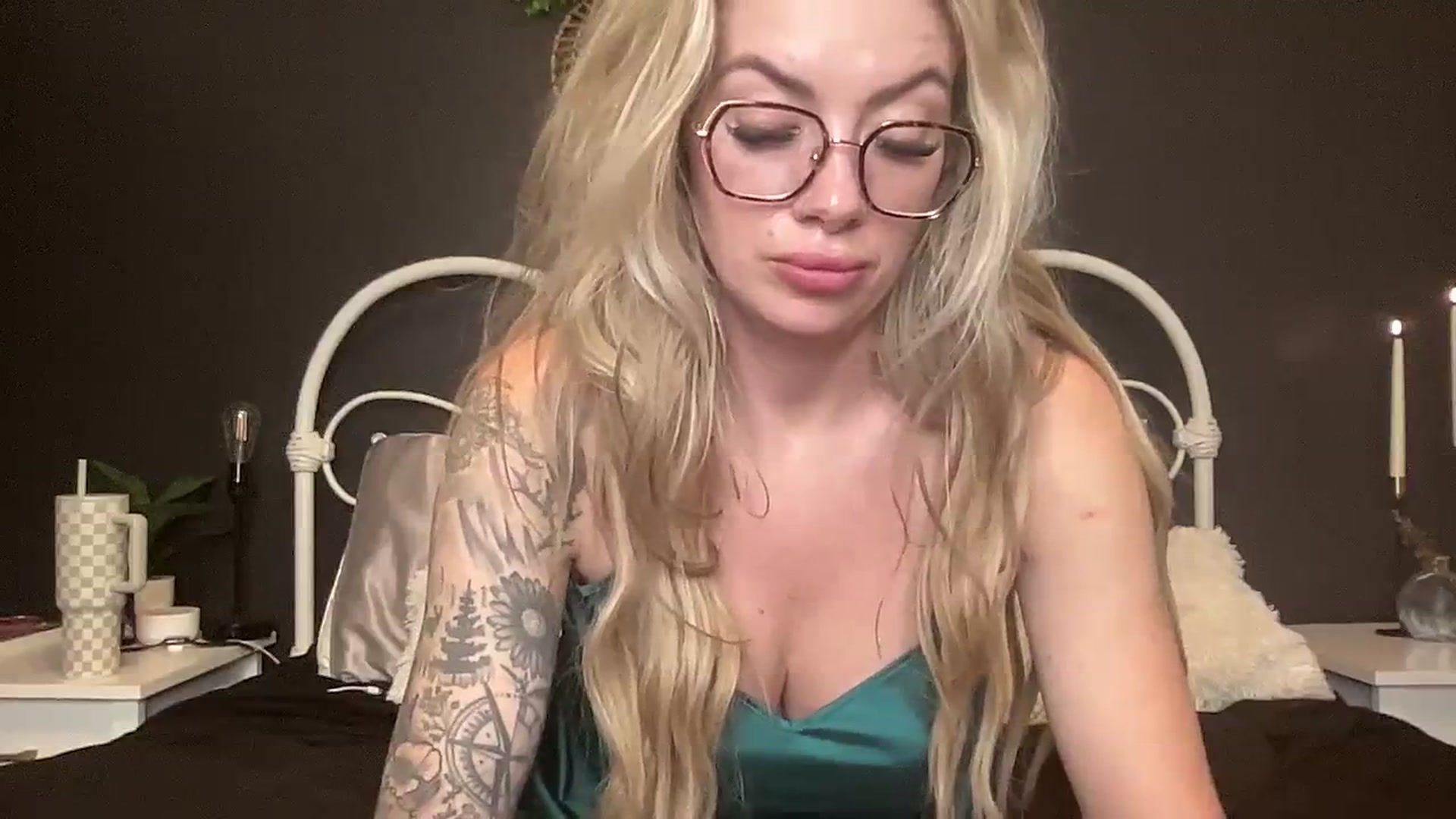 Gallery image thumbnail from Outlawsue_528's myfreecams stream on, 04/04/2024, 05:38 image 20 of 20