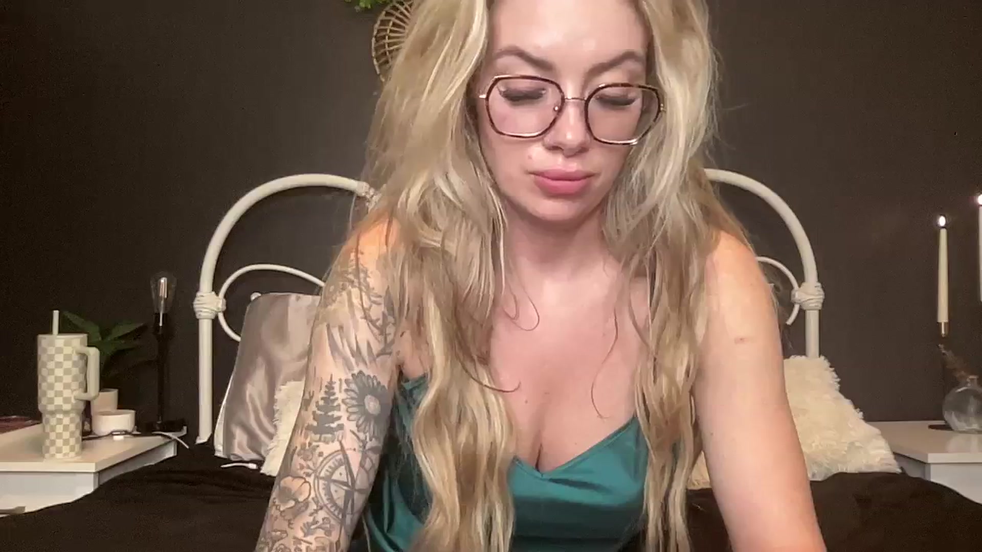 Gallery image thumbnail from Outlawsue_528's myfreecams stream on, 04/04/2024, 05:38 image 19 of 20