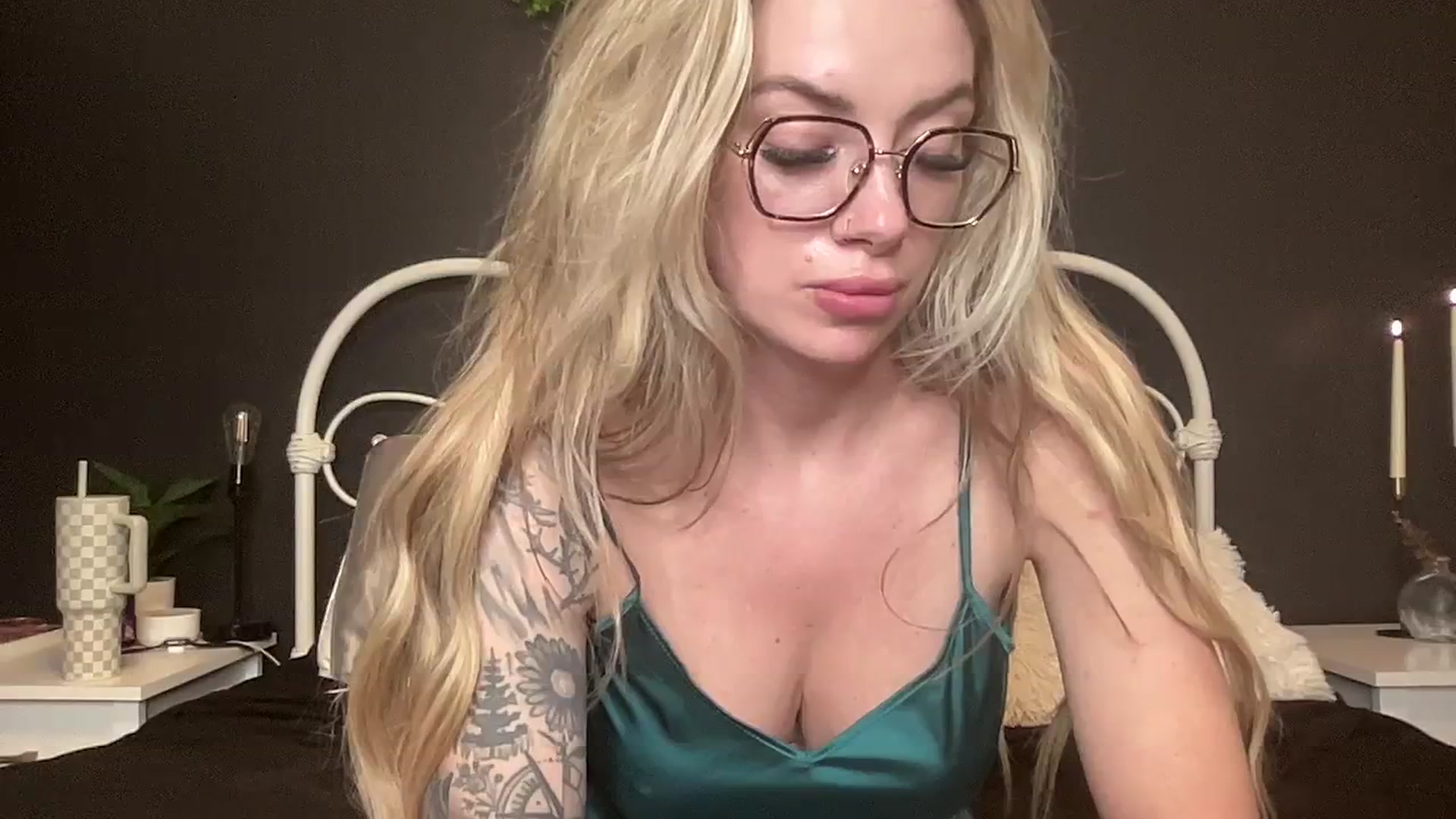 Gallery image thumbnail from Outlawsue_528's myfreecams stream on, 04/04/2024, 05:38 image 14 of 20