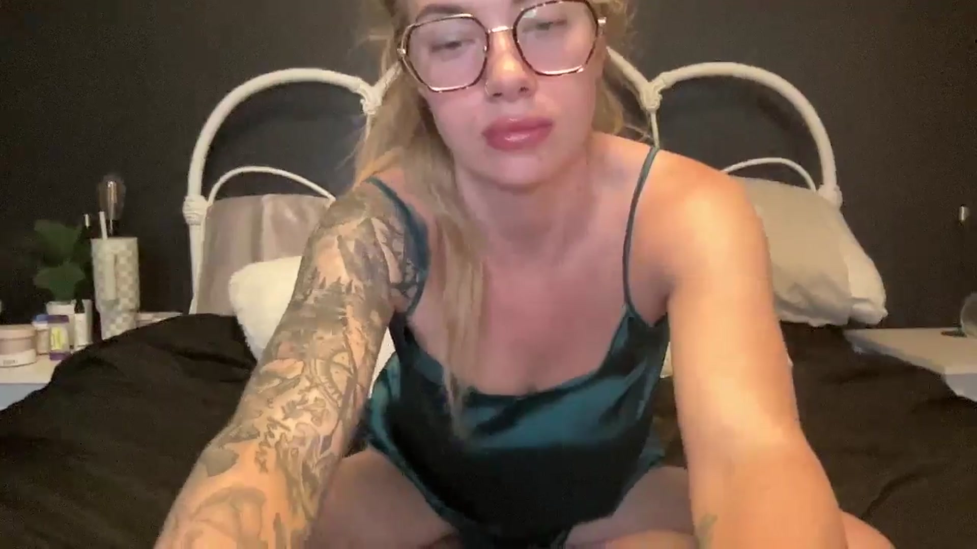 Gallery image thumbnail from Outlawsue_528's myfreecams stream on, 05/31/2024, 06:27 image 20 of 20