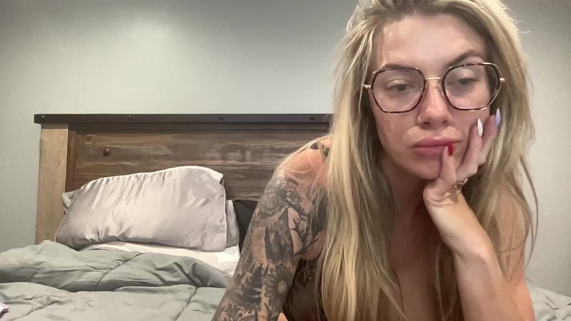 Gallery image thumbnail from Outlawsue_528's myfreecams stream on, 07/18/2024, 06:08 image 12 of 20