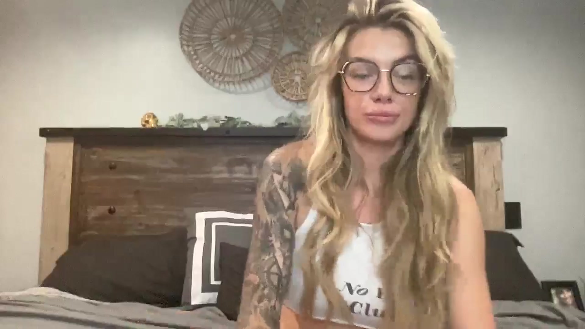 Gallery image thumbnail from Outlawsue_528's myfreecams stream on, 07/25/2024, 06:53 image 13 of 20