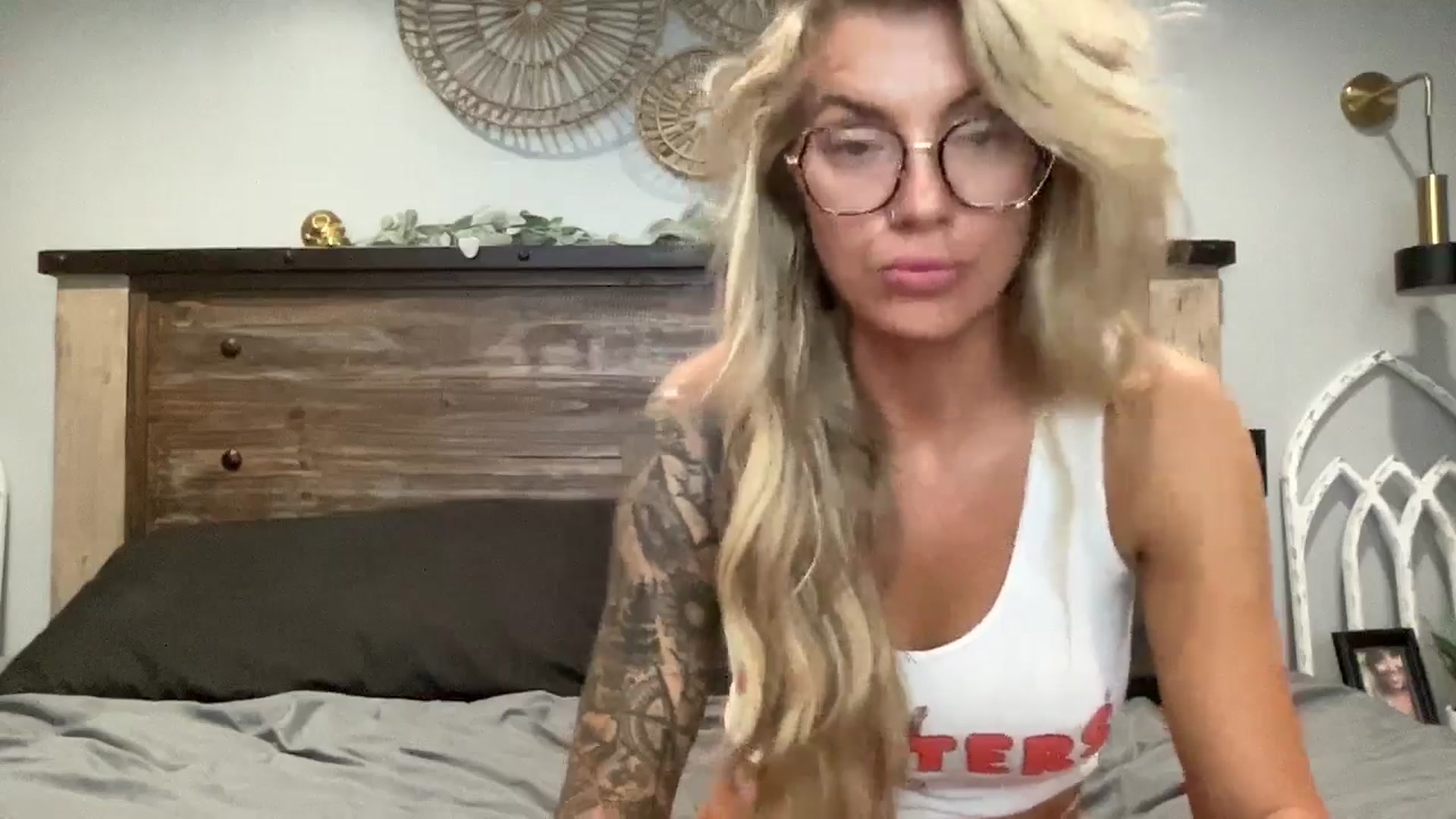 Gallery image thumbnail from Outlawsue_528's myfreecams stream on, 07/29/2024, 07:05 image 14 of 20