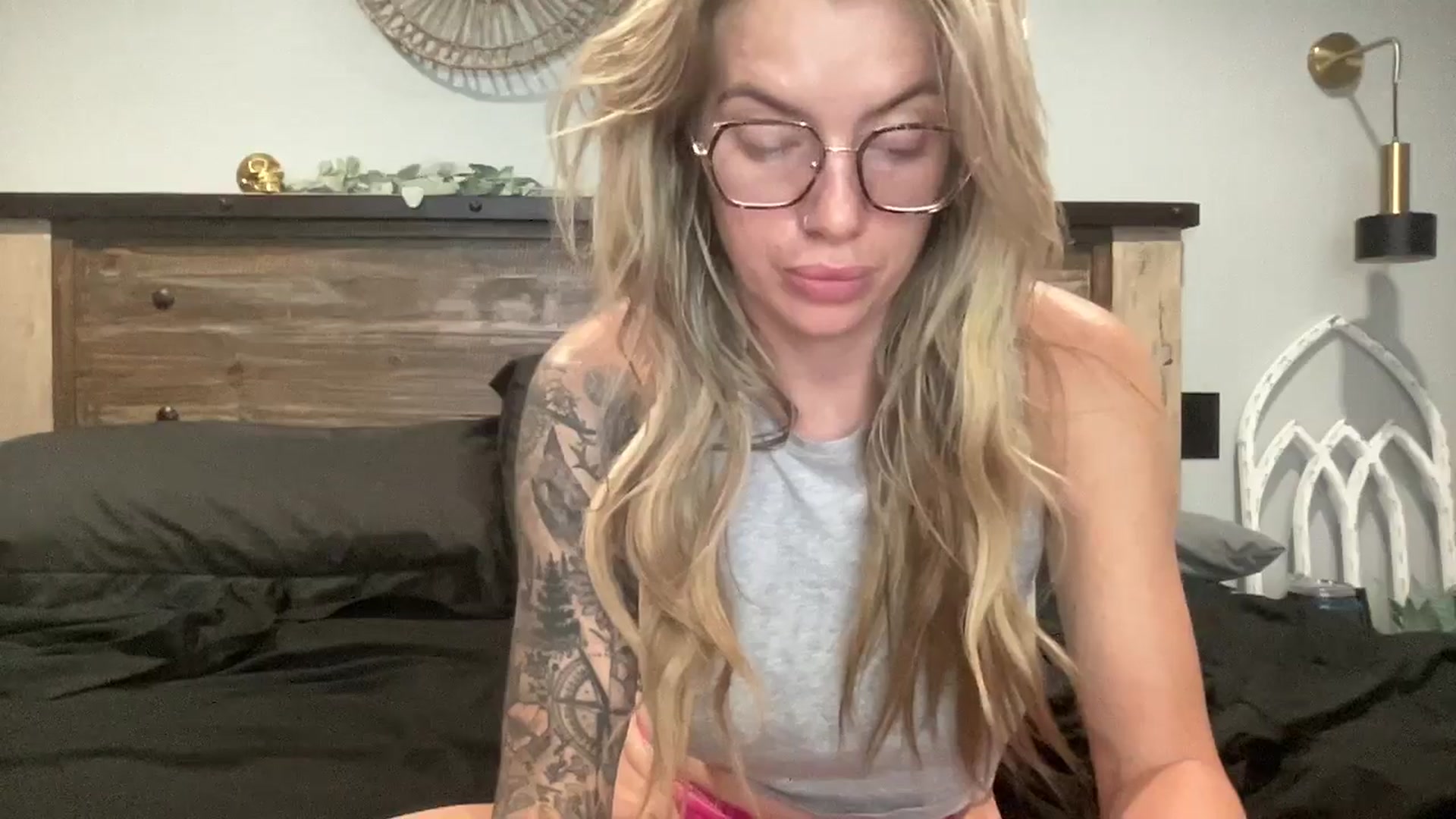 Gallery image thumbnail from Outlawsue_528's myfreecams stream on, 08/10/2024, 07:17 image 19 of 20