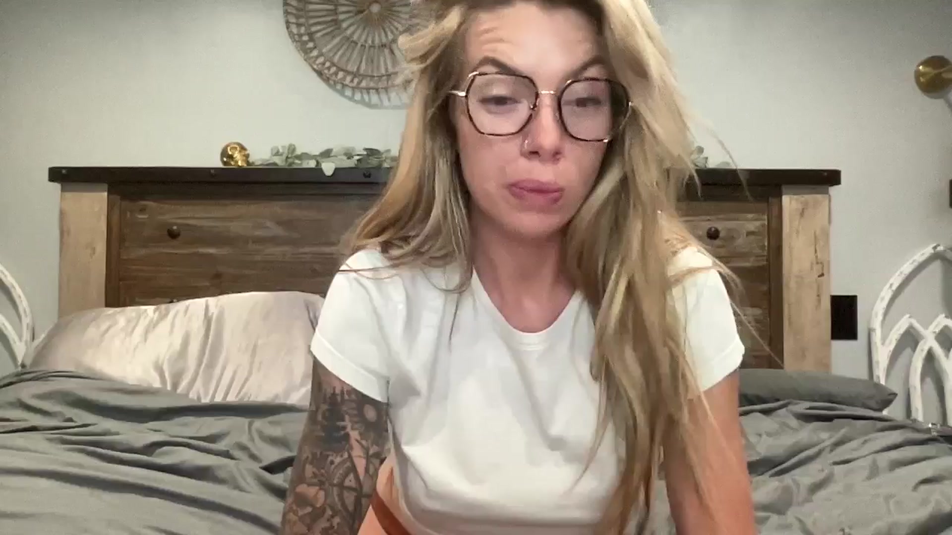 Gallery image thumbnail from Outlawsue_528's myfreecams stream on, 08/11/2024, 07:16 image 10 of 20