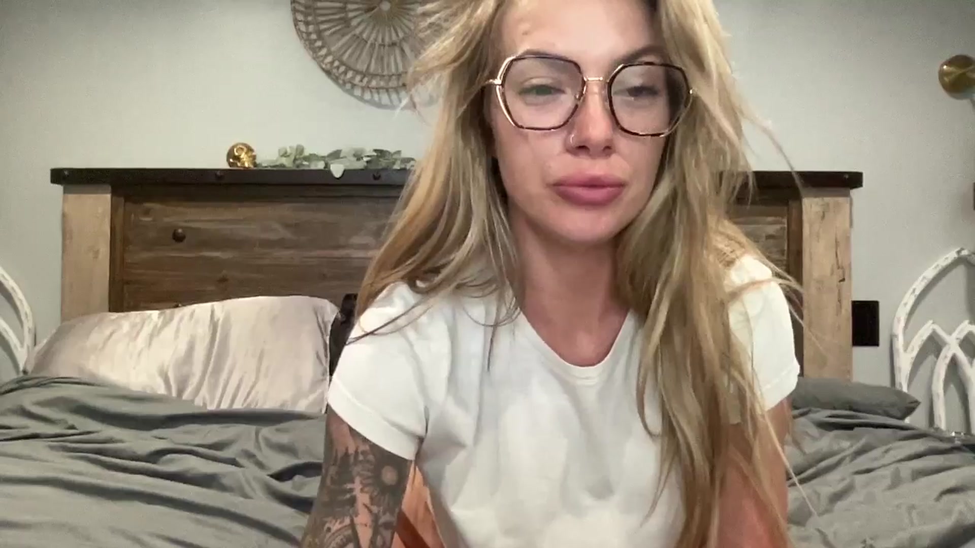 Gallery image thumbnail from Outlawsue_528's myfreecams stream on, 08/11/2024, 07:16 image 11 of 20