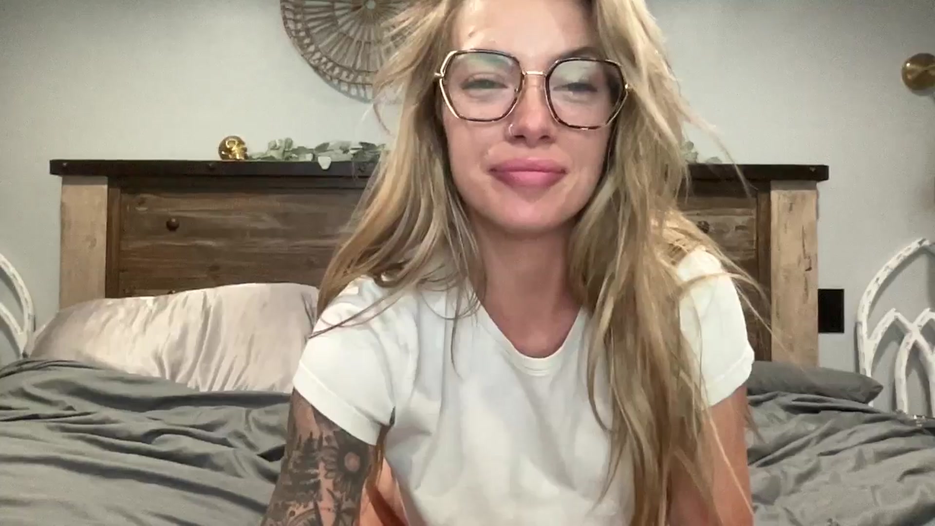Gallery image thumbnail from Outlawsue_528's myfreecams stream on, 08/11/2024, 07:16 image 12 of 20