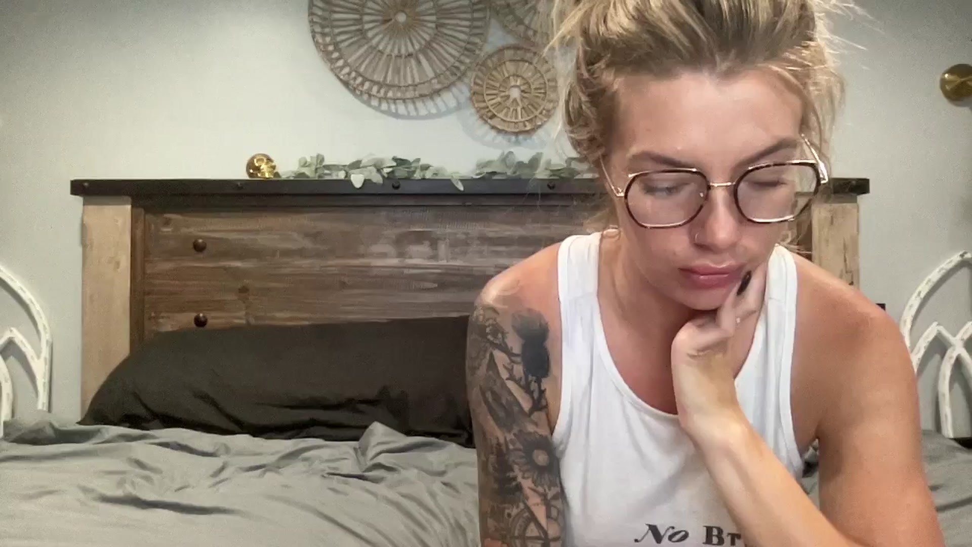 Gallery image thumbnail from Outlawsue_528's myfreecams stream on, 08/14/2024, 05:38 image 11 of 20
