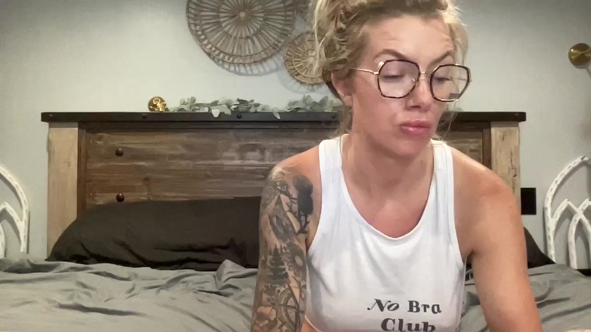 Gallery image thumbnail from Outlawsue_528's myfreecams stream on, 08/14/2024, 05:38 image 20 of 20