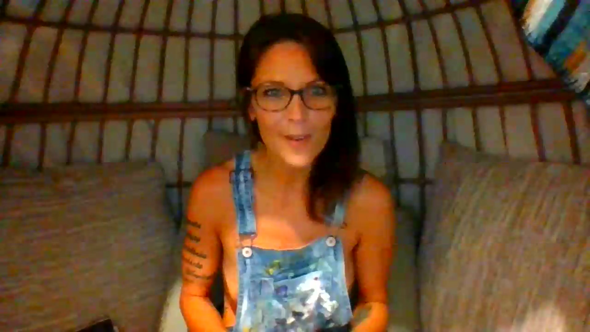 Gallery image thumbnail from OverallDistracted's myfreecams stream on, 08/21/2026, 17:41 image 12 of 20
