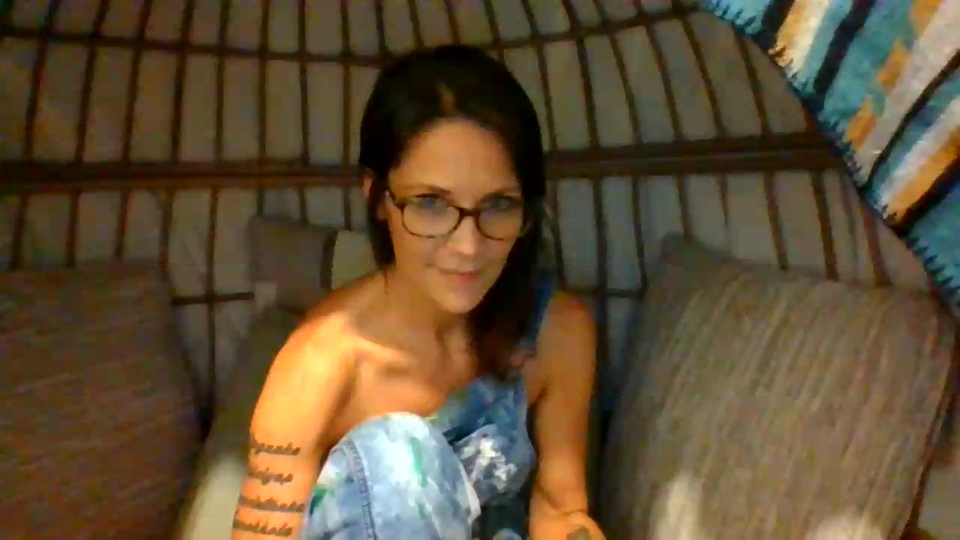 Gallery image thumbnail from OverallDistracted's myfreecams stream on, 08/21/2026, 19:21 image 17 of 20