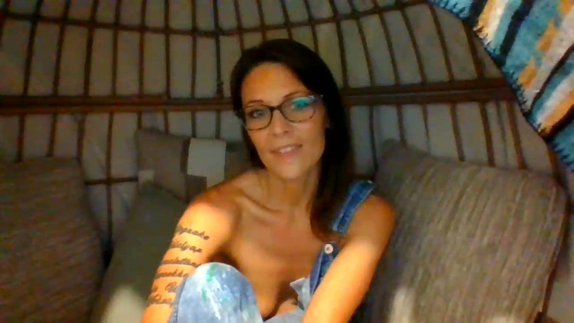 Gallery image thumbnail from OverallDistracted's myfreecams stream on, 08/21/2026, 19:21 image 5 of 20