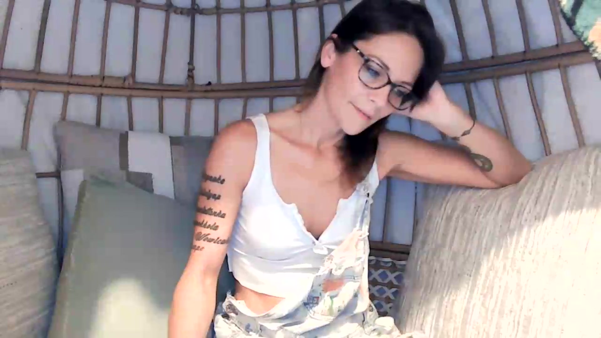 Gallery image thumbnail from OverallDistracted's myfreecams stream on, 08/23/2026, 20:13 image 9 of 20