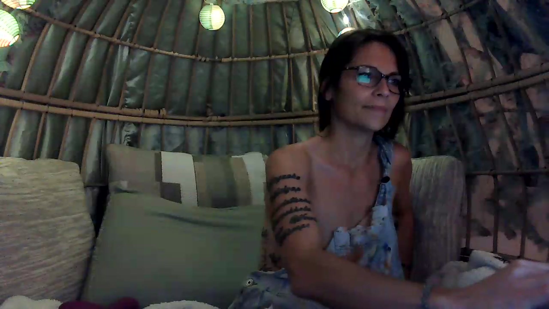 Gallery image thumbnail from OverallDistracted's myfreecams stream on, 08/25/2026, 03:07 image 2 of 20