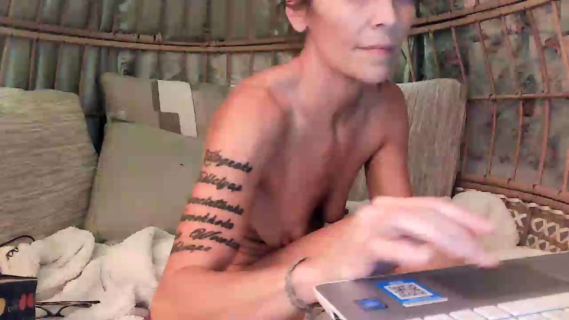 Gallery image thumbnail from OverallDistracted's myfreecams stream on, 08/26/2026, 04:02 image 14 of 20