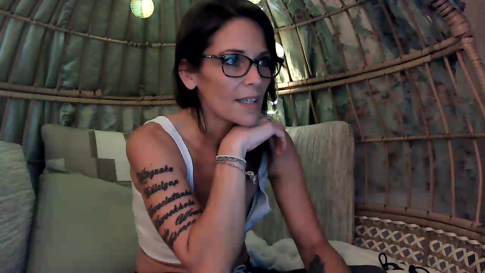 Gallery image thumbnail from OverallDistracted's myfreecams stream on, 08/28/2026, 03:05 image 4 of 20