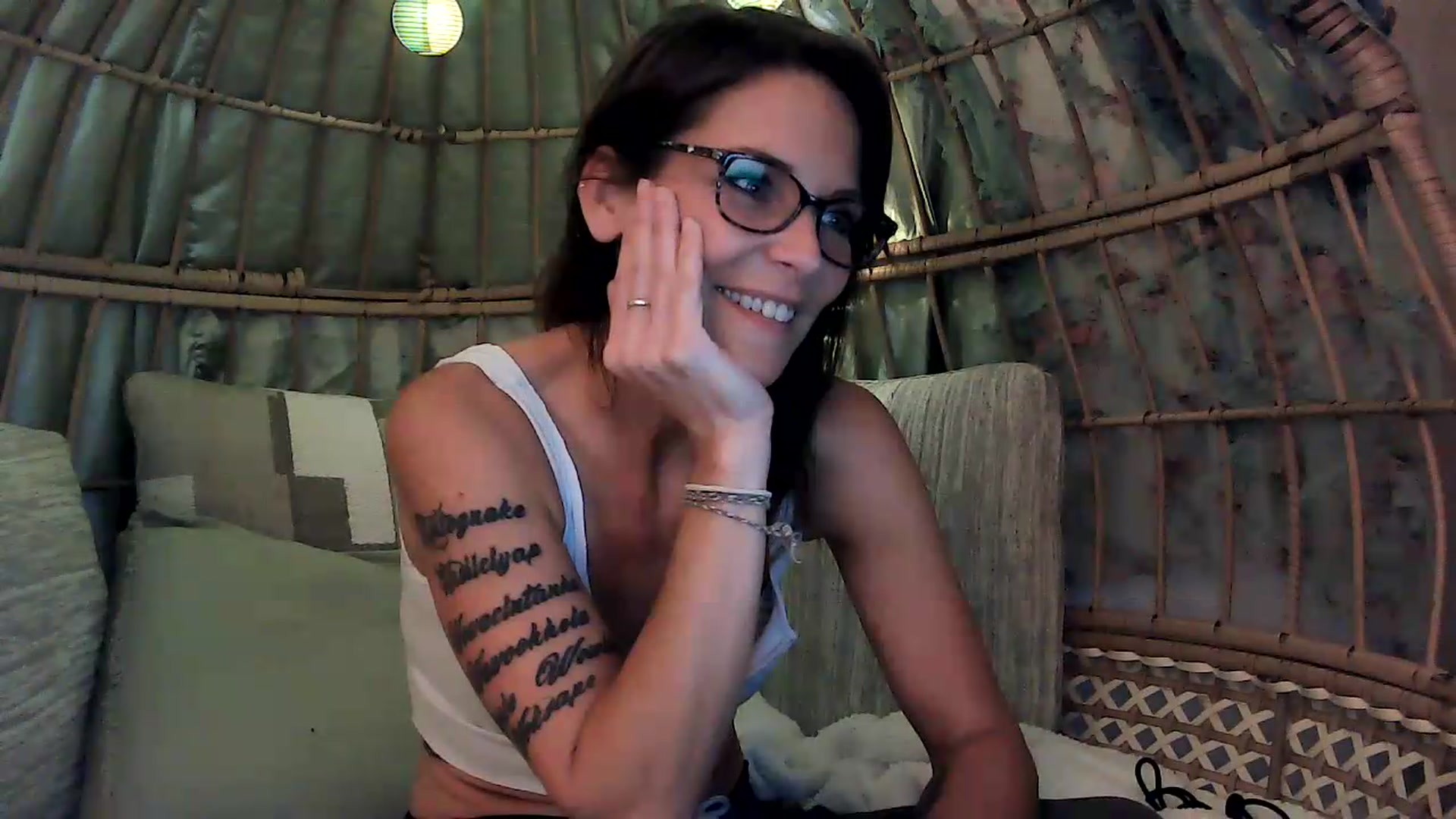Gallery image thumbnail from OverallDistracted's myfreecams stream on, 08/28/2026, 03:05 image 7 of 20