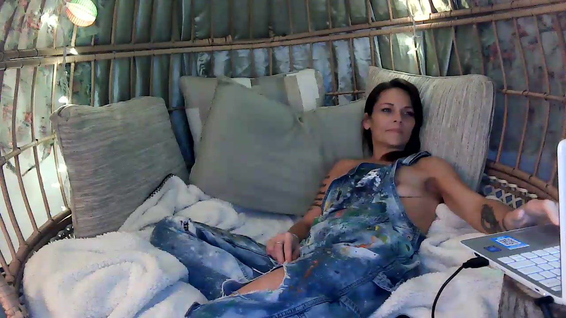 Gallery image thumbnail from OverallDistracted's myfreecams stream on, 08/29/2026, 06:19 image 13 of 20