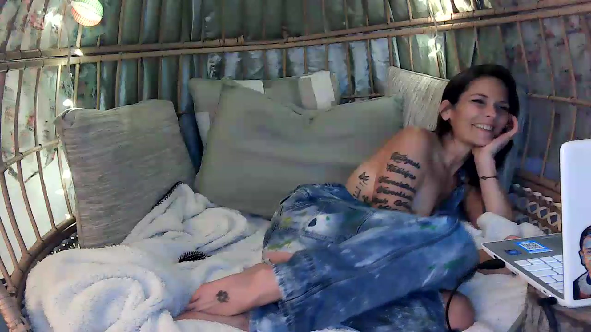 Gallery image thumbnail from OverallDistracted's myfreecams stream on, 08/29/2026, 06:19 image 15 of 20