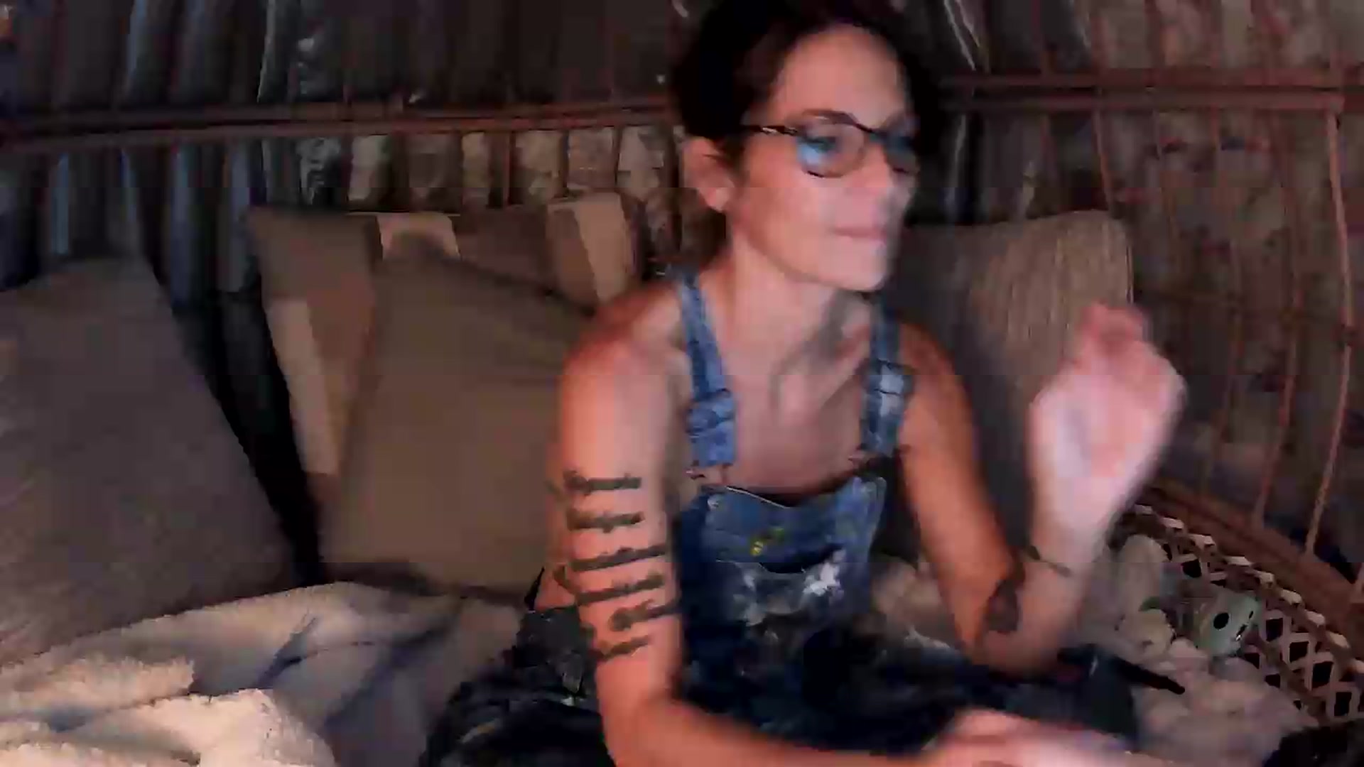Gallery image thumbnail from OverallDistracted's myfreecams stream on, 09/01/2026, 03:12 image 1 of 20