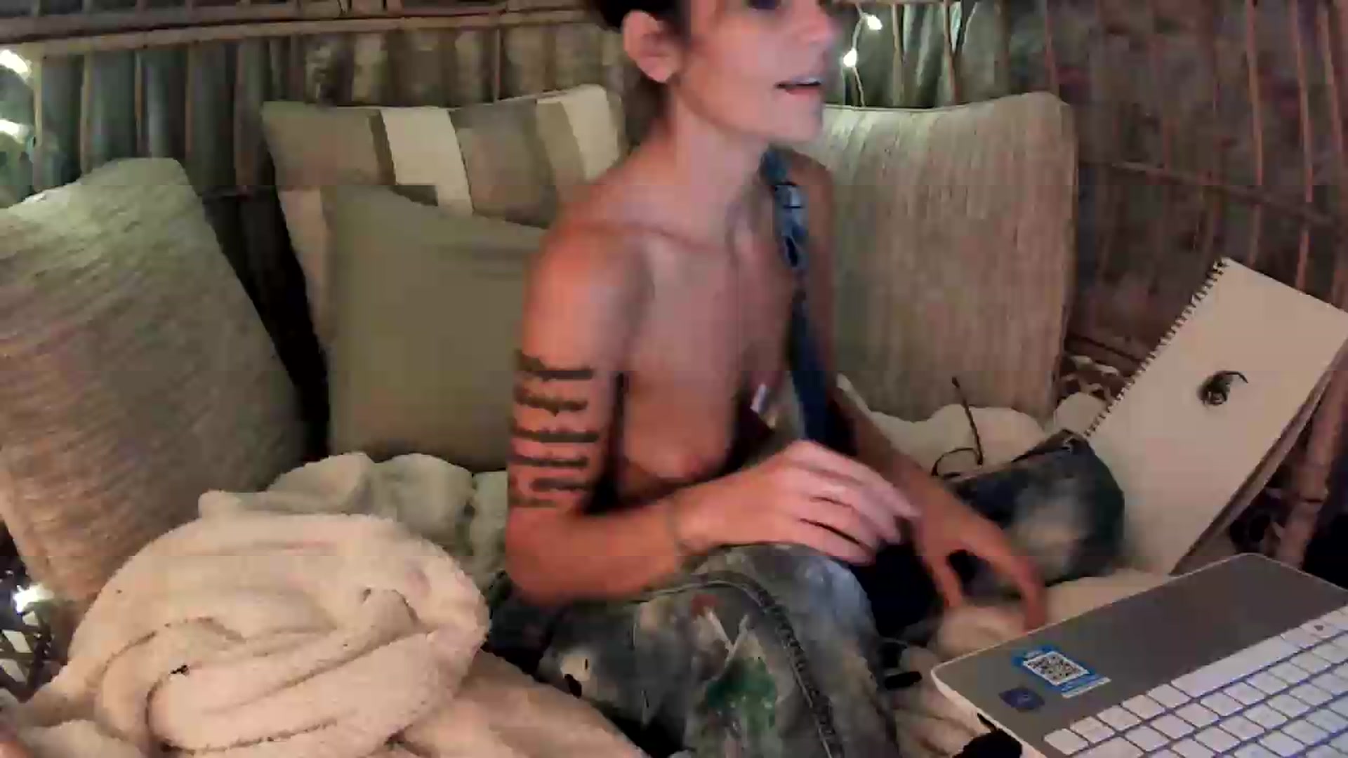 Gallery image thumbnail from OverallDistracted's myfreecams stream on, 09/01/2026, 05:08 image 1 of 20