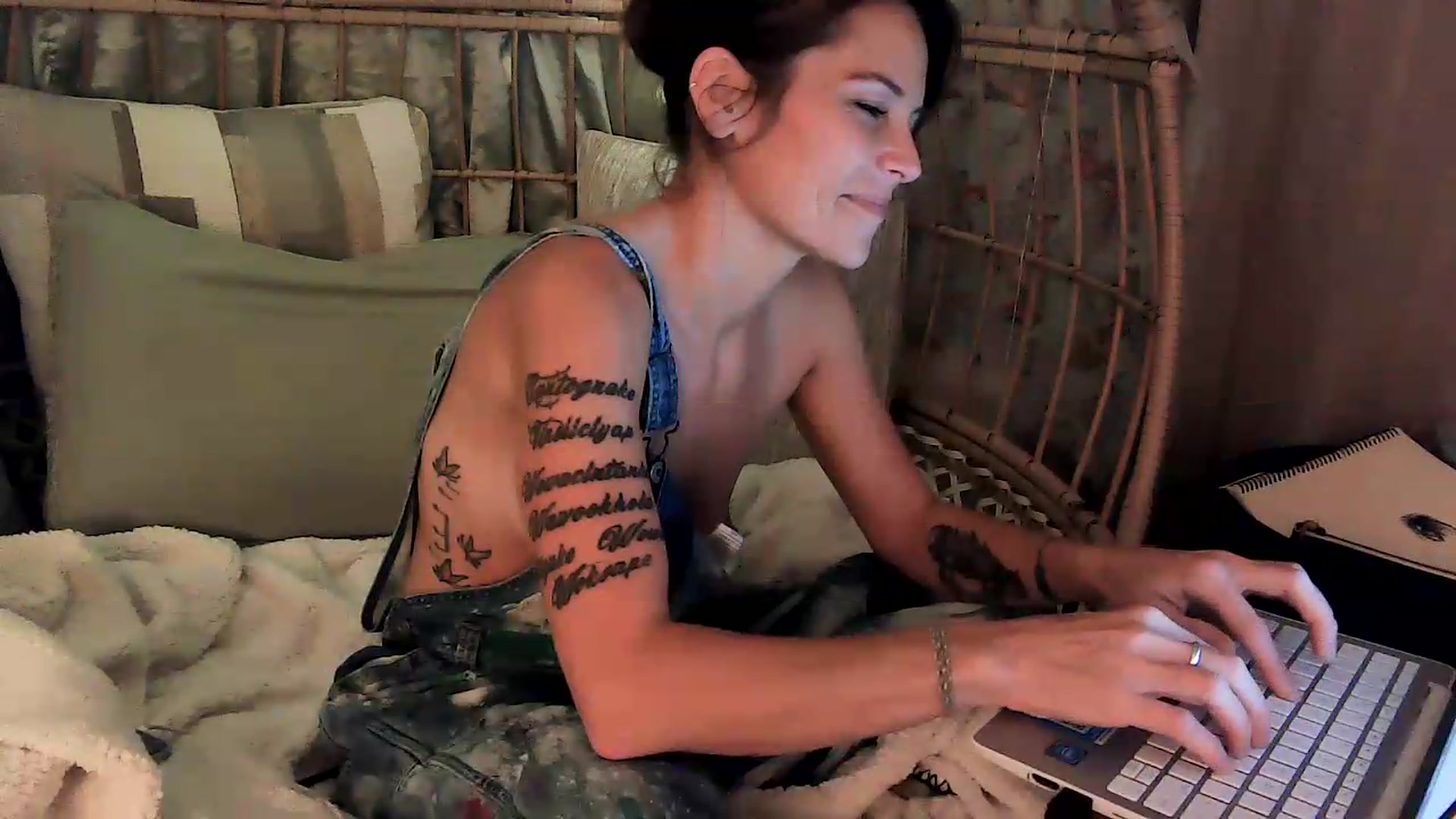 Gallery image thumbnail from OverallDistracted's myfreecams stream on, 09/01/2026, 05:08 image 19 of 20