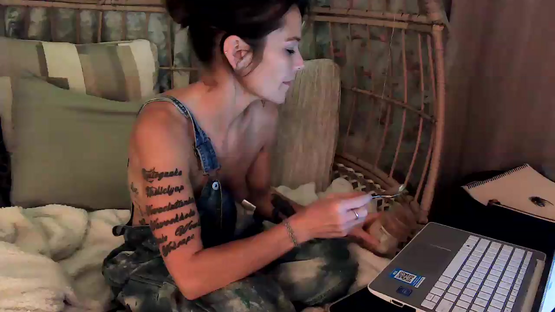 Gallery image thumbnail from OverallDistracted's myfreecams stream on, 09/01/2026, 05:08 image 17 of 20