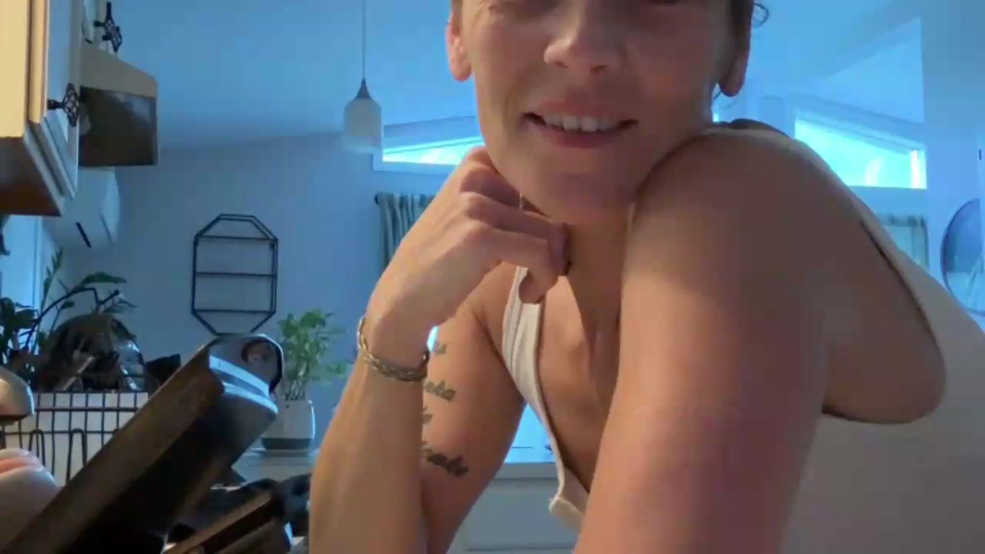 Gallery image thumbnail from OverallDistracted's myfreecams stream on, 09/06/2026, 12:02 image 3 of 20