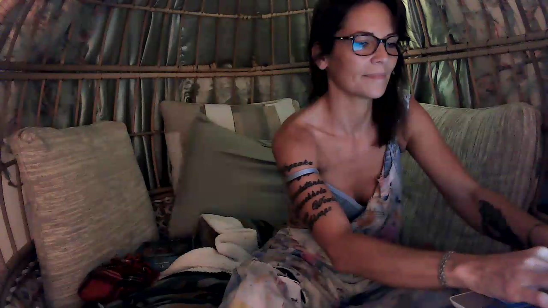 Gallery image thumbnail from OverallDistracted's myfreecams stream on, 09/07/2026, 04:31 image 4 of 20