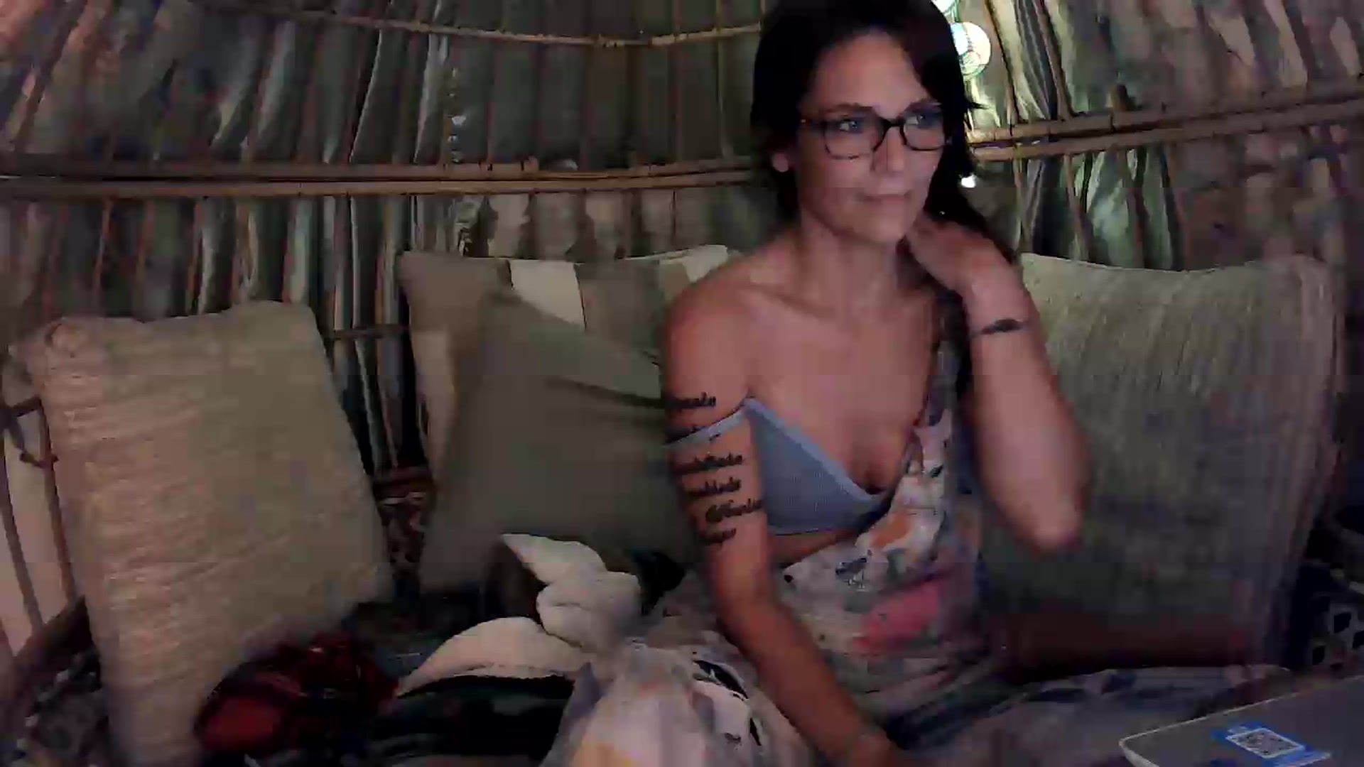 Gallery image thumbnail from OverallDistracted's myfreecams stream on, 09/07/2026, 04:31 image 3 of 20