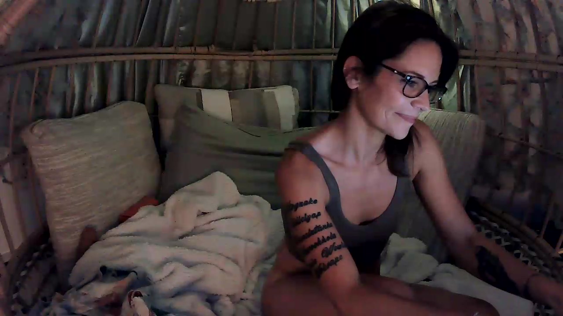Gallery image thumbnail from OverallDistracted's myfreecams stream on, 09/08/2026, 04:32 image 12 of 20