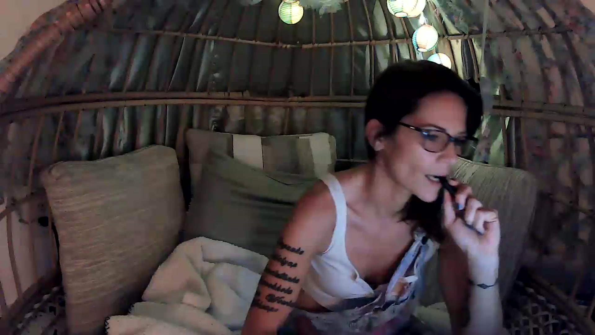 Gallery image thumbnail from OverallDistracted's myfreecams stream on, 09/10/2026, 02:37 image 10 of 20