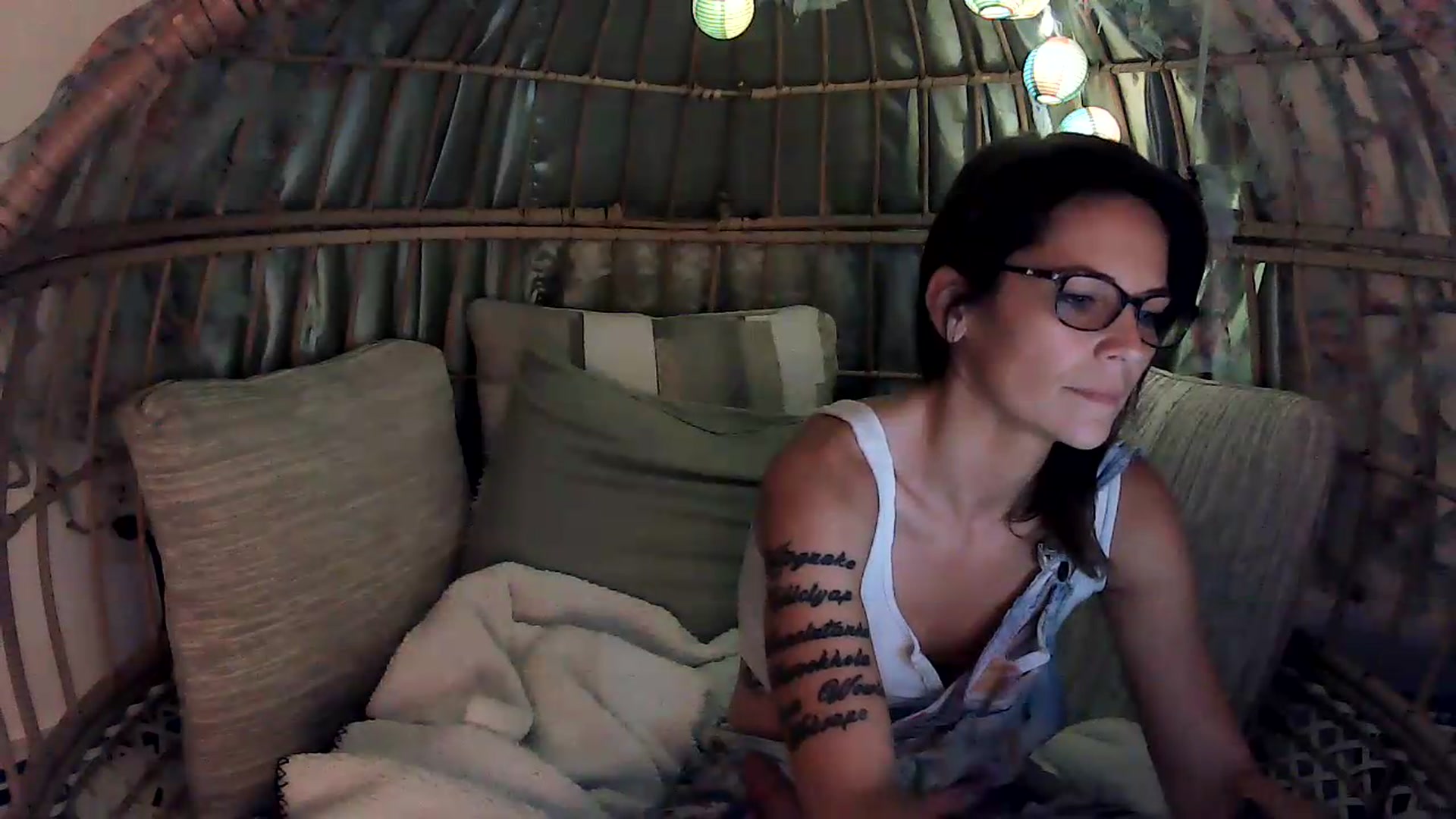 Gallery image thumbnail from OverallDistracted's myfreecams stream on, 09/10/2026, 02:37 image 11 of 20