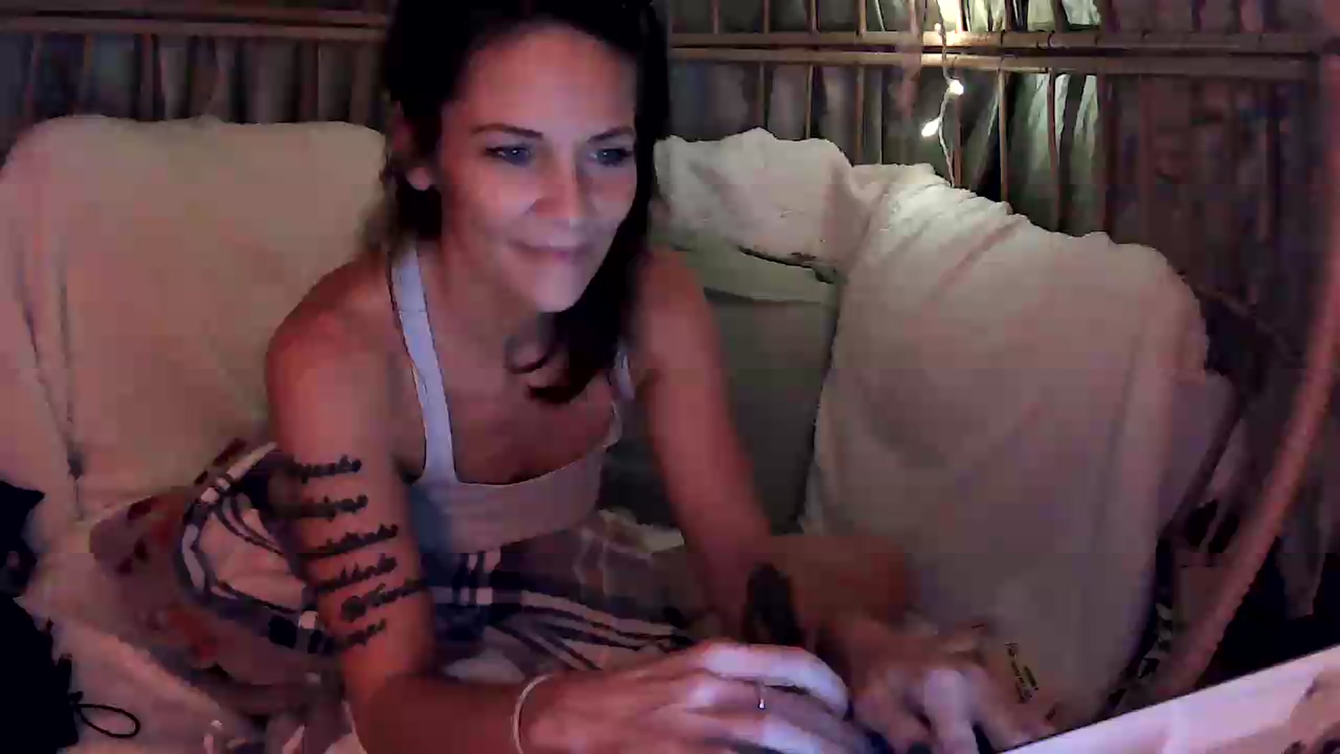 Gallery image thumbnail from OverallDistracted's myfreecams stream on, 09/13/2026, 07:11 image 18 of 20