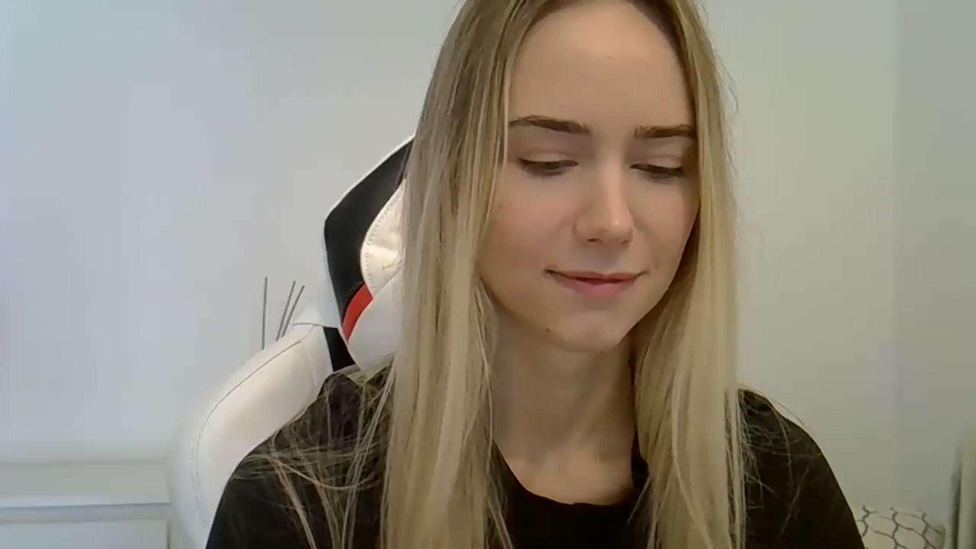 Gallery image thumbnail from OxAlisa's myfreecams stream on, 06/02/2025, 09:48 image 9 of 20