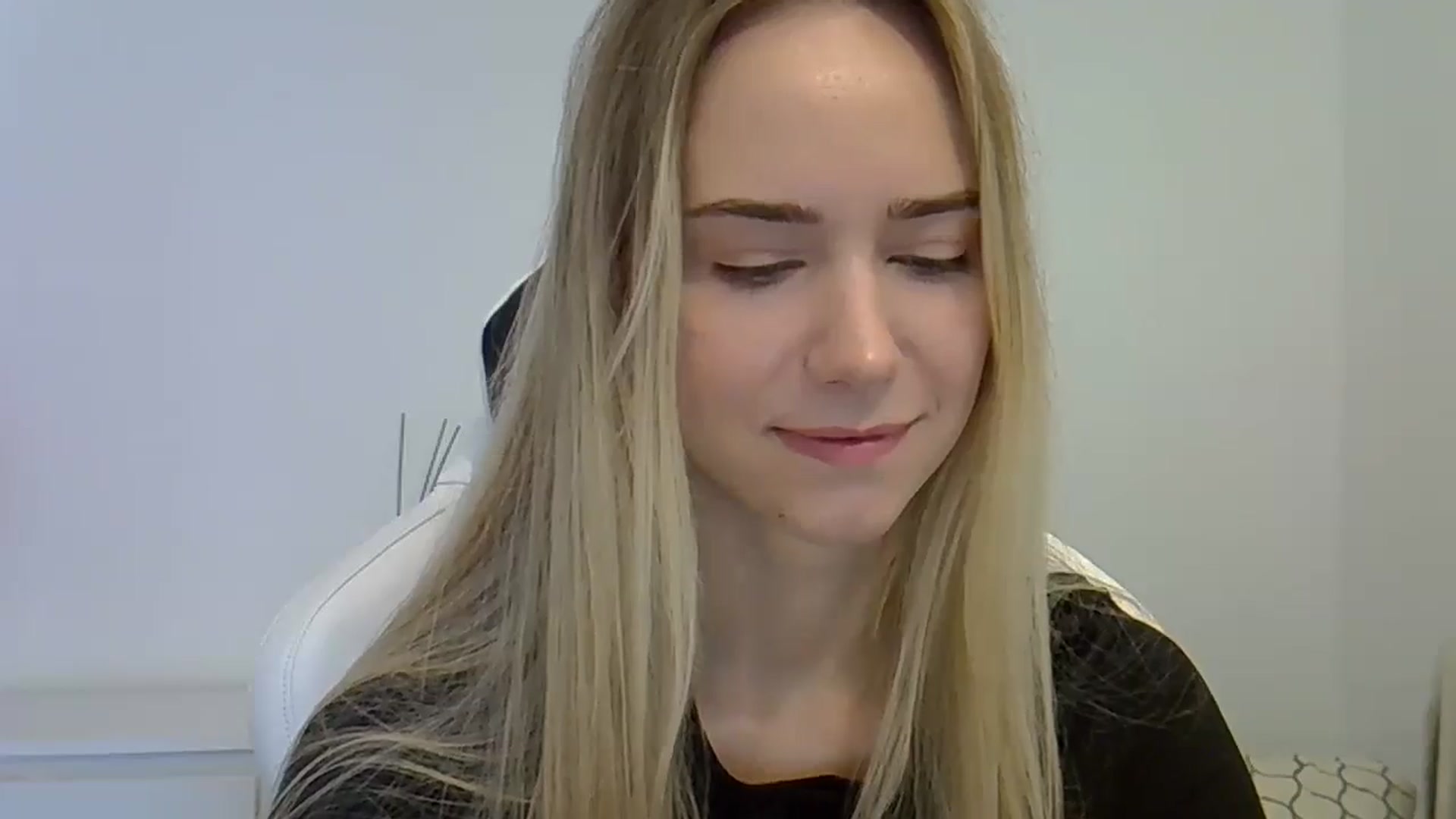 Gallery image thumbnail from OxAlisa's myfreecams stream on, 06/02/2025, 09:48 image 13 of 20